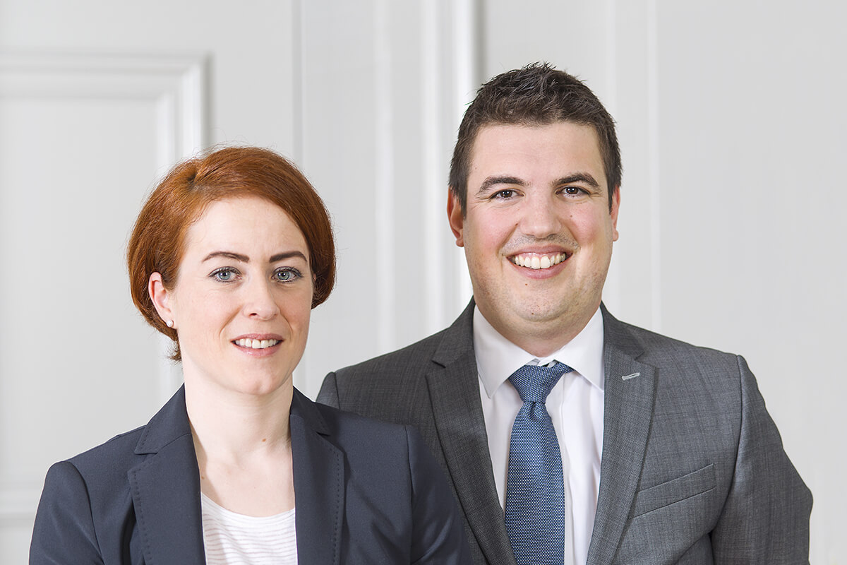 Corinne Marti, Kundenverantwortliche bei der Zähringer Privatbank AG und Alexander Bläs, Kundenberater