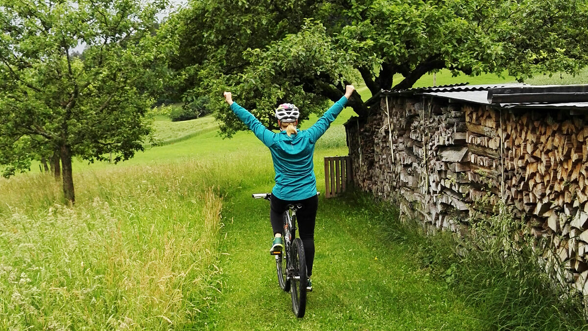 Einen Monat lang dem Drahtesel den Vorrang geben. Elf radelnde Mitarbeitende. 123 Velotage. 2‘363 zurückgelegte Kilometer. Das war die erste „bike to work“-Challenge bei der Bernerland Bank.