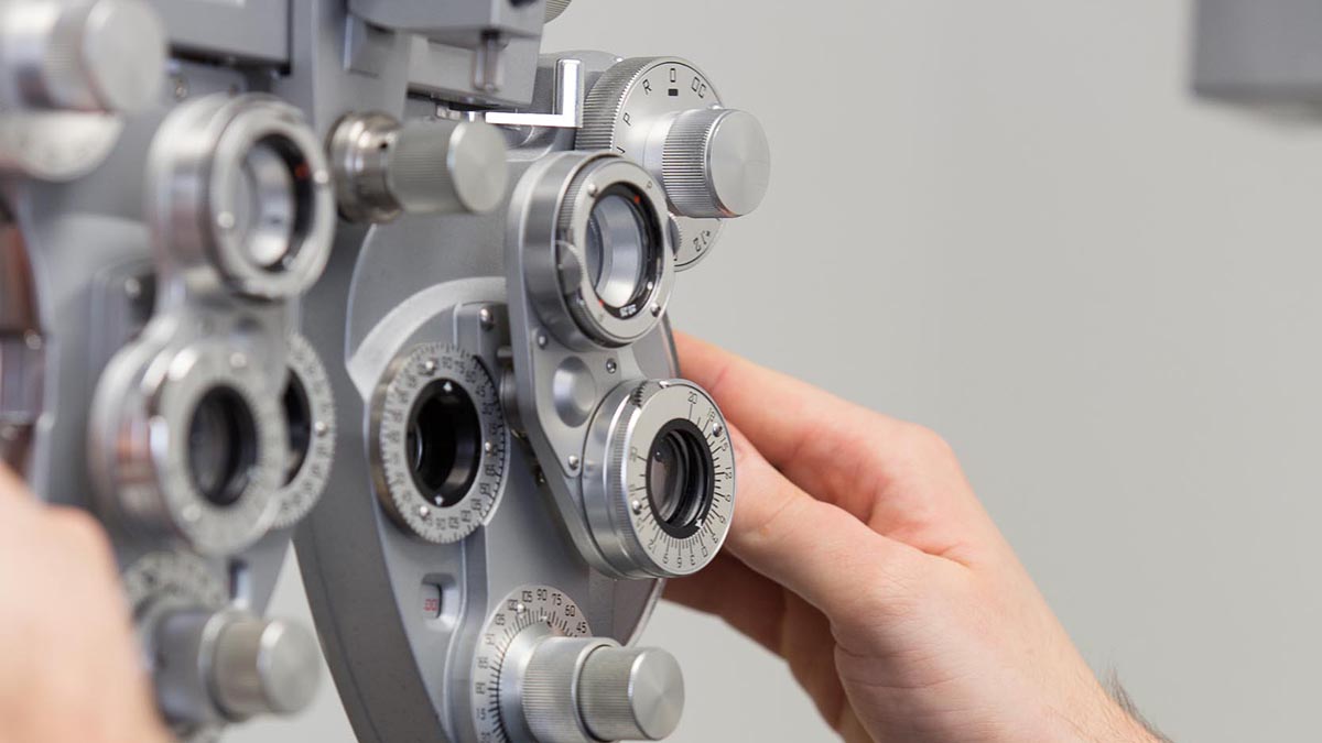 Seit Anfang 2018 führen Raffael Schläfli und Stephan Jäggi die Geschicke von Leist Optik. Sie führen die über 40 Jahre bewährte Philosophie ihres Vorgängers mit Leidenschaft weiter und bringen gleichzeitig frischen Wind rein. In Sachen Finanzen setzen sie auf die gleichgesinnte Bernerland Bank.