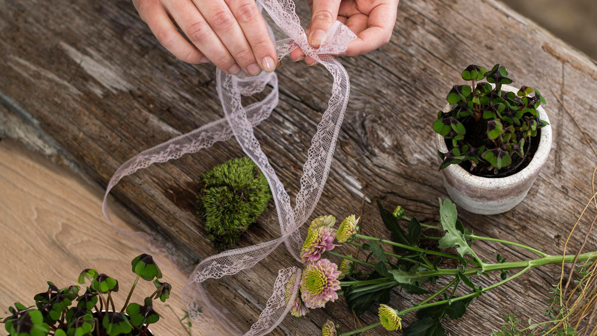 Blumen Rüegg hat für den Lieferservice des Bären-Ranflüh am Muttertag für jedes Mami drei Rosen bereitgemacht.