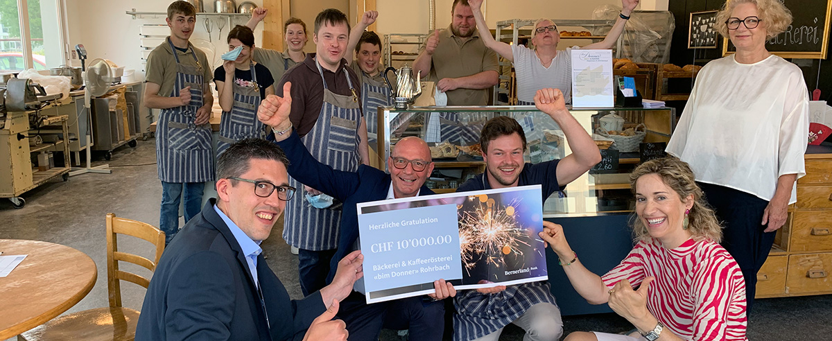 Die Bäckerei und Kaffeerösterei «Bim Donner» hat unseren Wettbewerb «bewirken» gewonnen. Das Preisgeld kommt für einen Lieferwagen als mobilen Laden zum Einsatz. Stephan Weber, Geschäftsführer der Stiftung WBM, erzählt vom Aufbau des Back- und Röstbetriebs und von den Zukunftsplänen. 