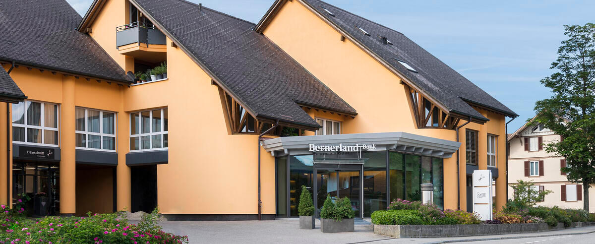 Die Bernerland Bank ist mit neun Filialen im Emmental und Oberaargau vertreten. An weiteren sechs Standorten betreibt sie Bancomate. Der Hauptsitz der Bernerland Bank befindet sich in Sumiswald. 
